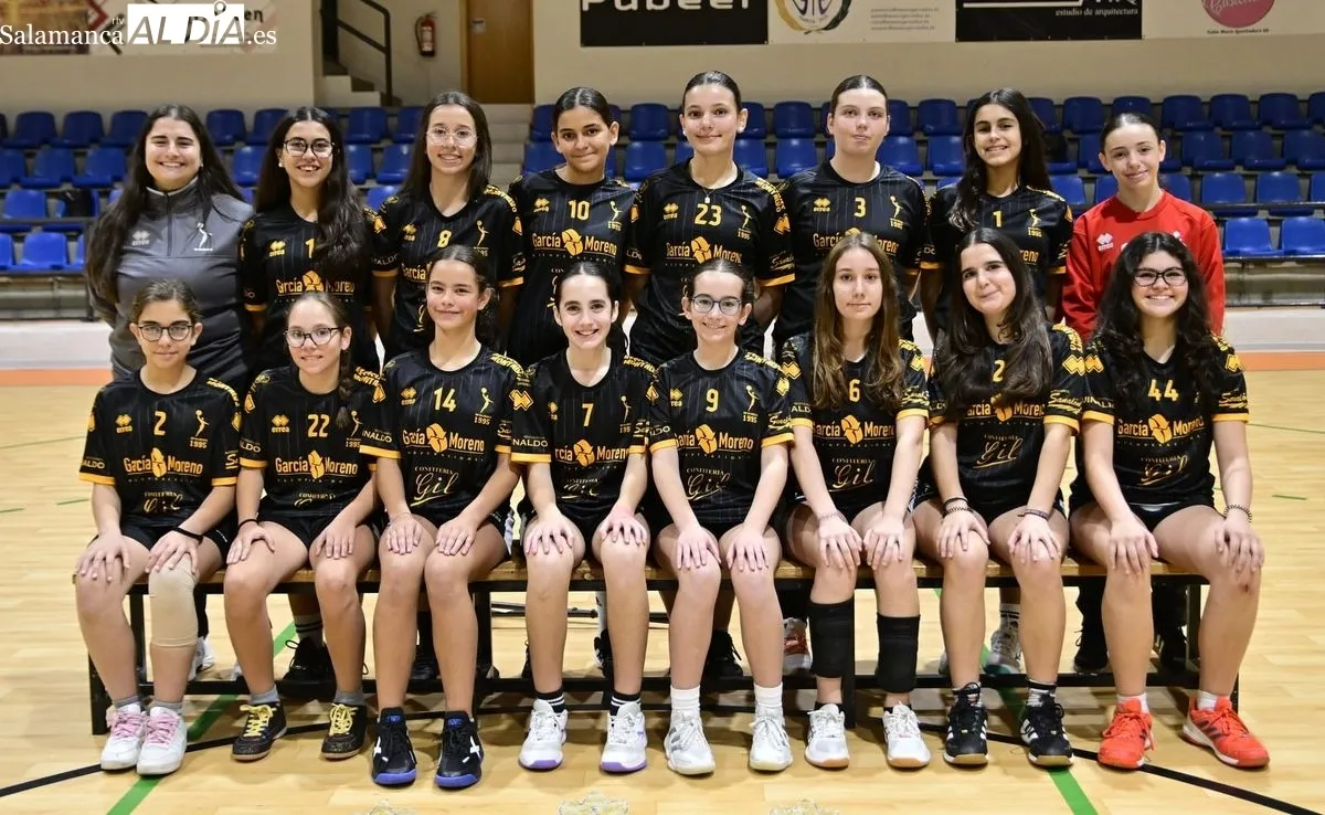 El Balonmano Ciudad de Salamanca exhibe la fortaleza de su proyecto con las fotos oficiales