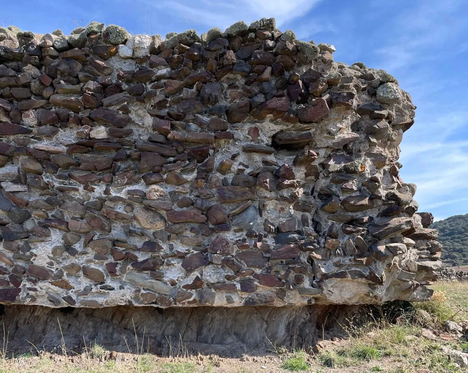 Foto 2 - Las Cortes aprueban incluir el castillo de Castillejo de Azaba en el Cat&aacute;logo de Bienes Culturales