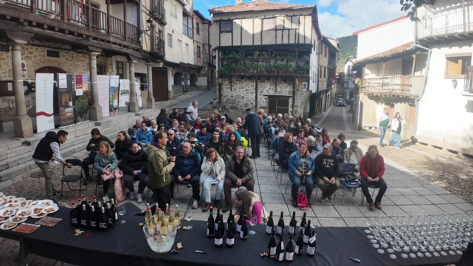 Vino, arte y senderismo: la fórmula de 'Catando un territorio' triunfa en San Esteban de la Sierra 