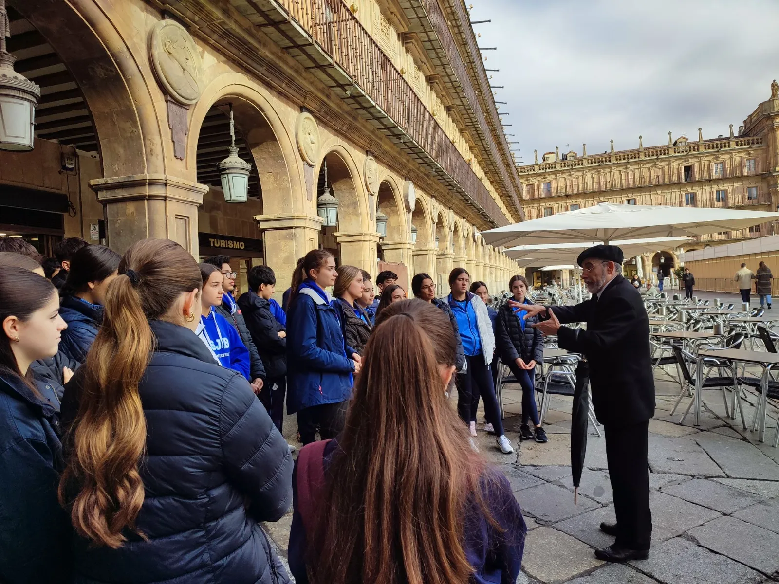 Estudiantes de 4º de la ESO del Colegio San Juan Bosco siguen los pasos de Unamuno por Salamanca