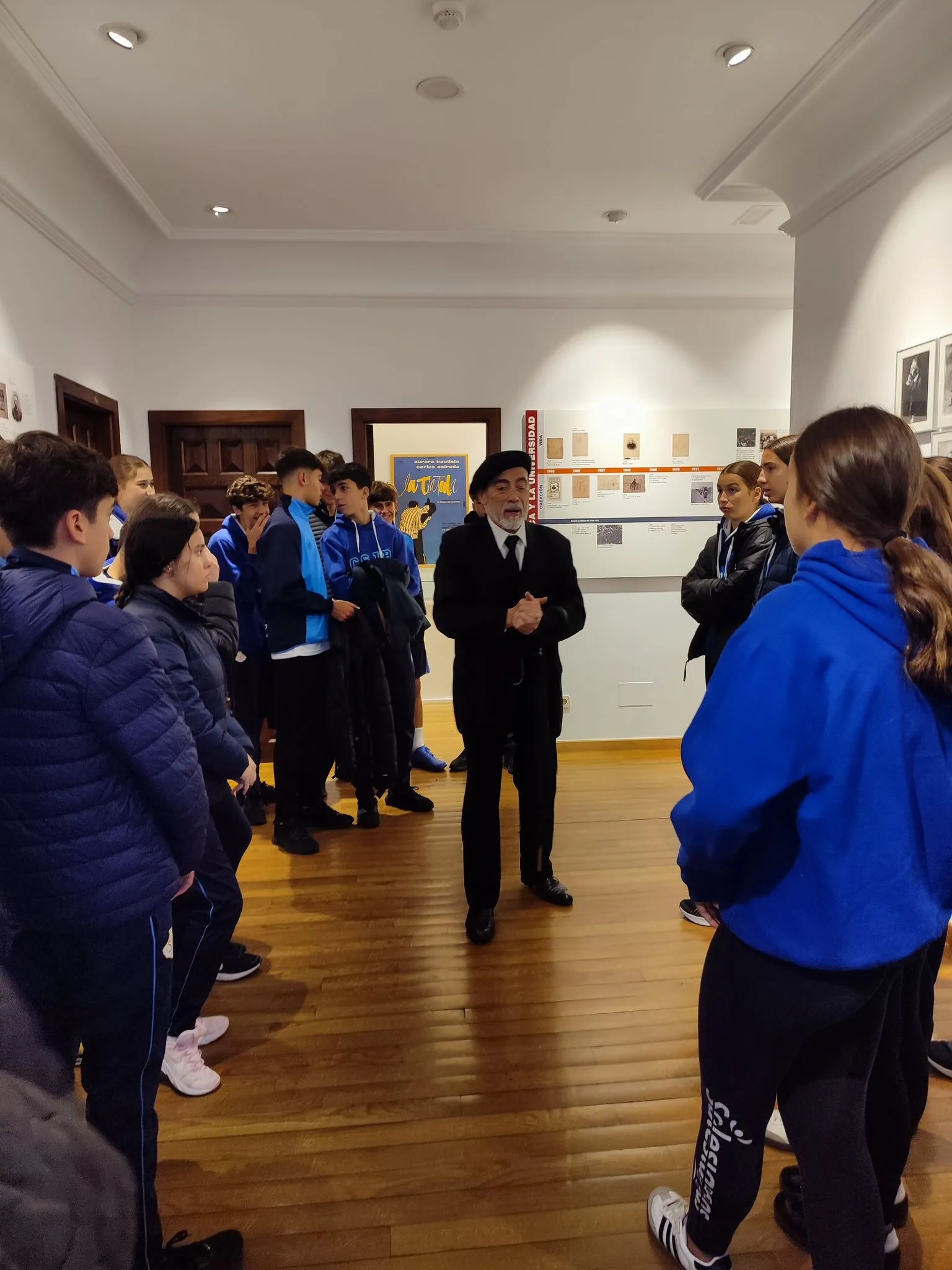 Estudiantes de 4º de la ESO del Colegio San Juan Bosco siguen los pasos de Unamuno por Salamanca