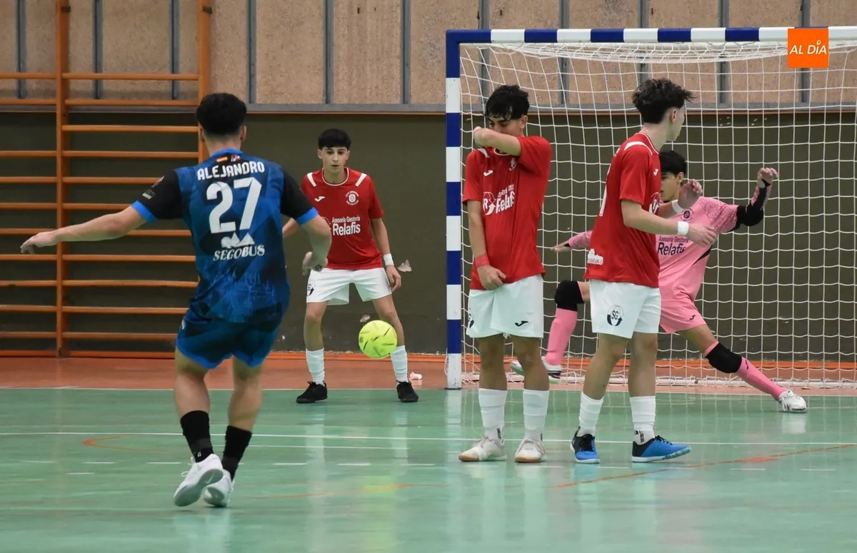 Foto 3 - Triple fest&iacute;n consecutivo de los juveniles, cadetes e infantiles del III Columnas