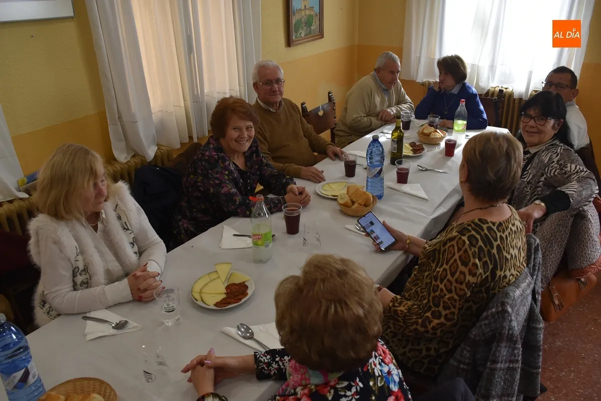 Foto 8 - Un centenar de personas degustan la &lsquo;Comida de Oto&ntilde;o&rsquo; del Centro de D&iacute;a de Personas Mayores