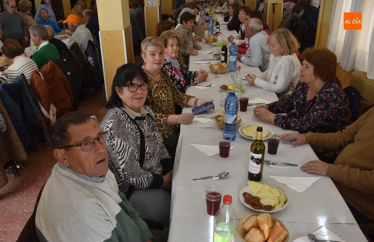 Foto 9 - Un centenar de personas degustan la &lsquo;Comida de Oto&ntilde;o&rsquo; del Centro de D&iacute;a de Personas Mayores