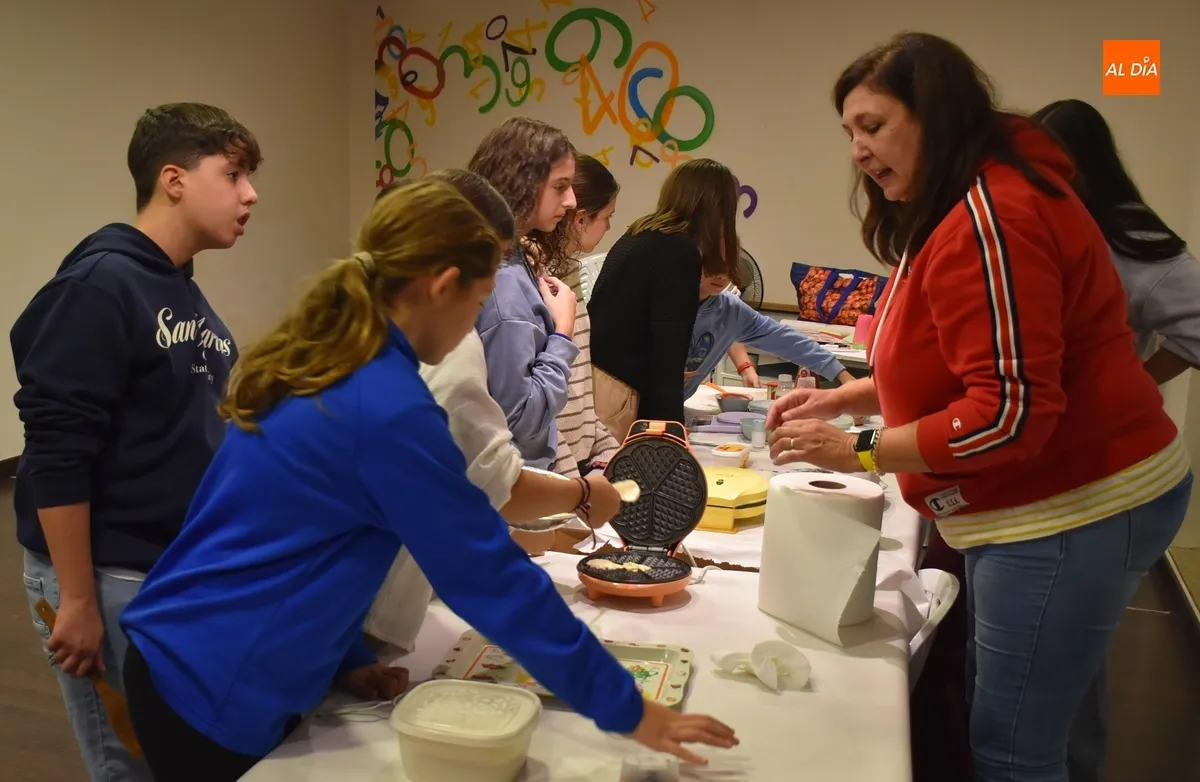 Foto 3 - Una quincena de chavales aprende reposter&iacute;a en el marco del programa J&oacute;venes Activos