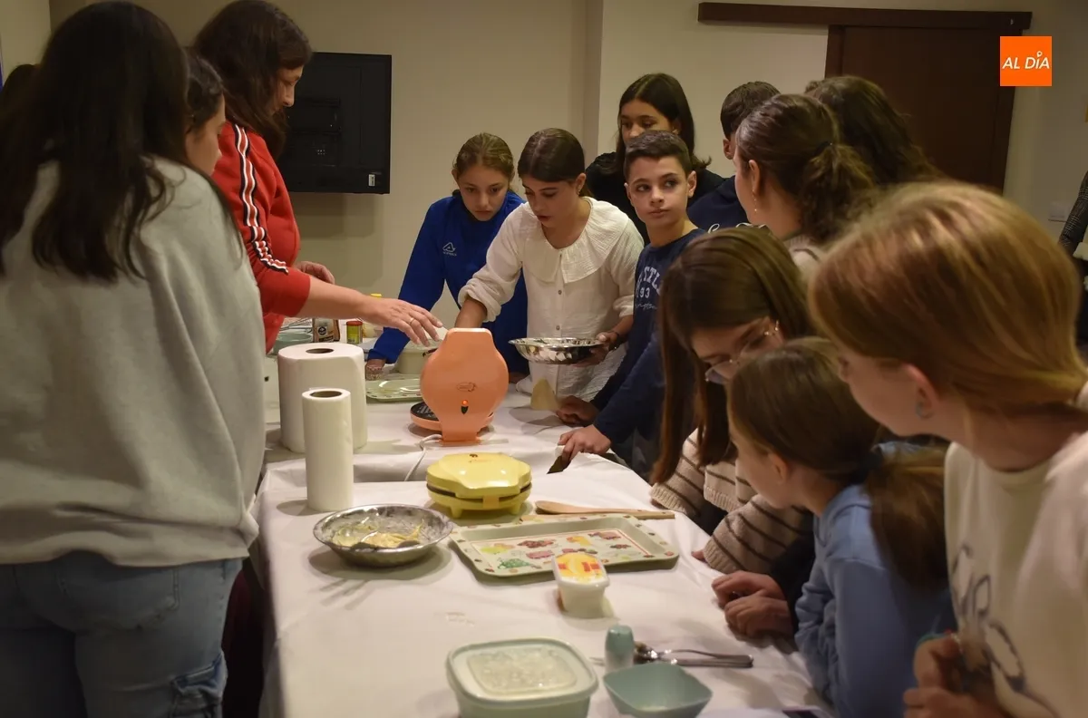 Foto 4 - Una quincena de chavales aprende reposter&iacute;a en el marco del programa J&oacute;venes Activos