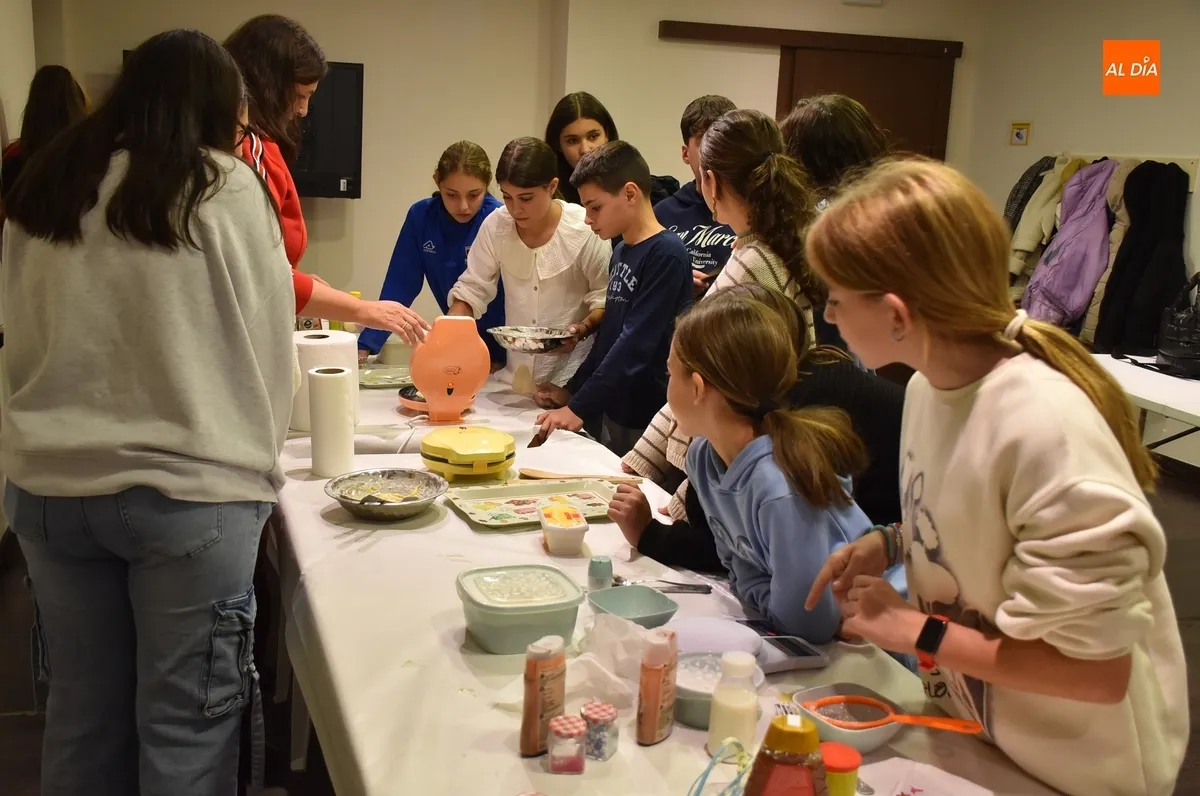 Foto 5 - Una quincena de chavales aprende reposter&iacute;a en el marco del programa J&oacute;venes Activos