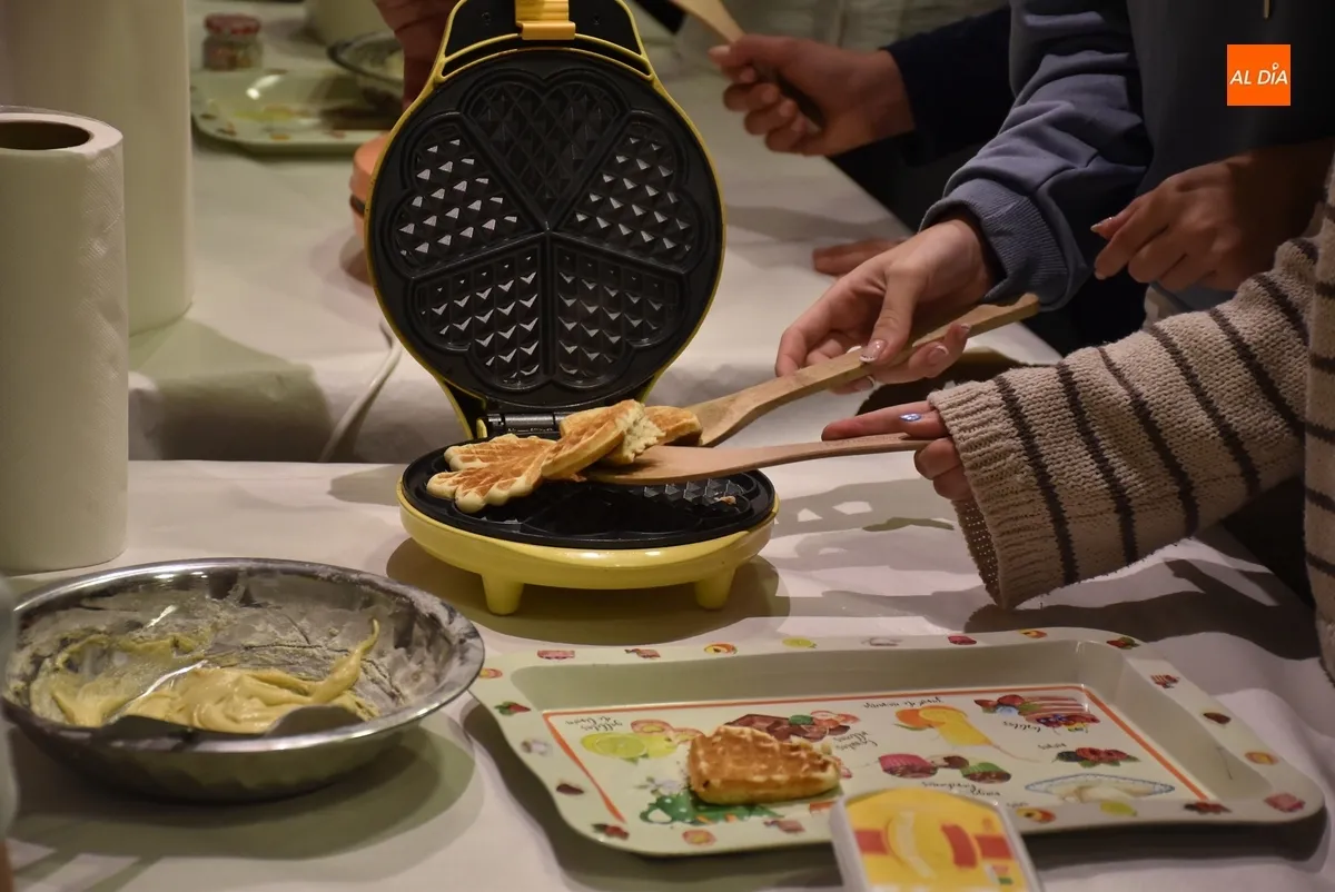 Foto 7 - Una quincena de chavales aprende reposter&iacute;a en el marco del programa J&oacute;venes Activos