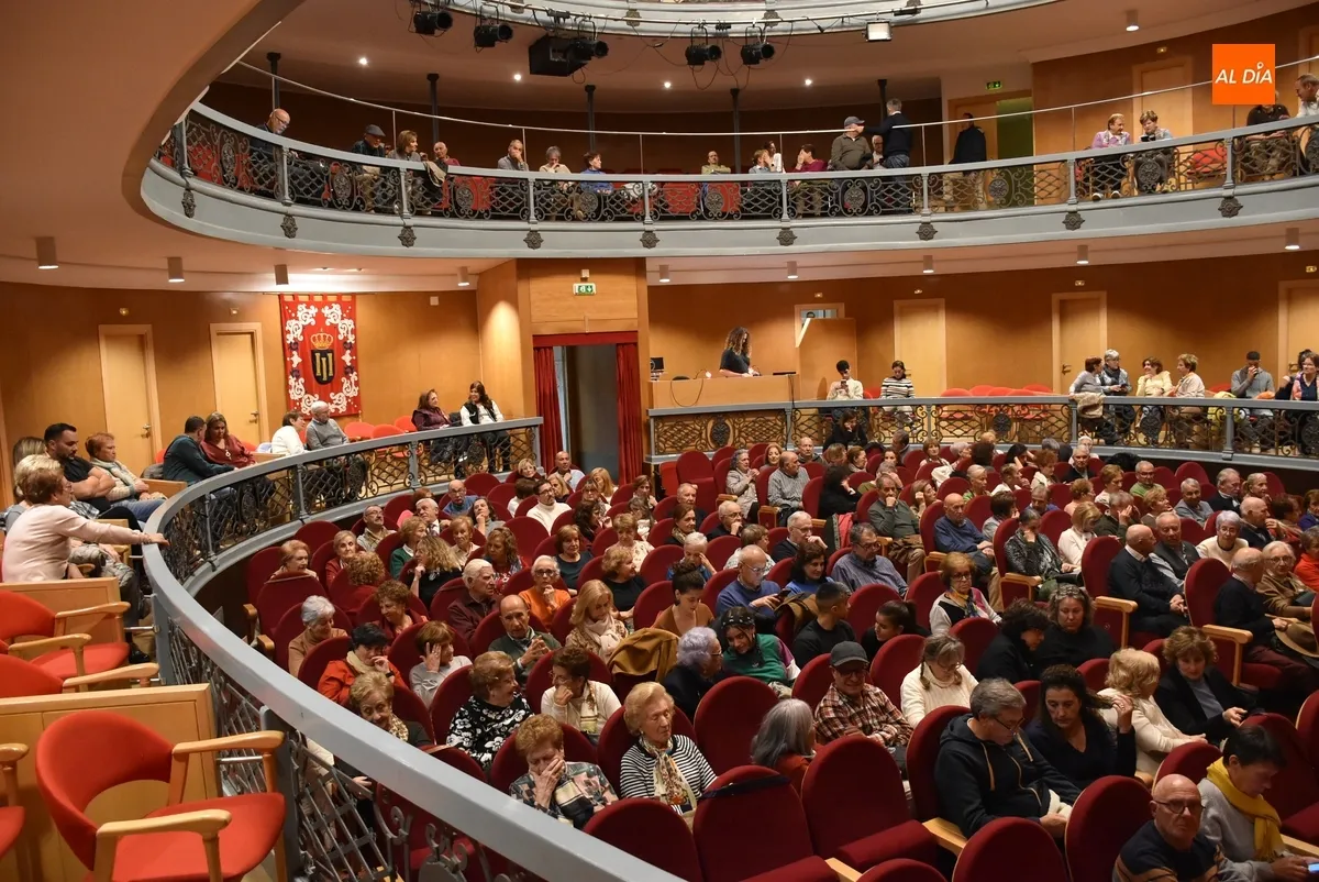Foto 2 - &lsquo;La Faraona&rsquo; transforma con &eacute;xito el escenario del Teatro en una pe&ntilde;a flamenca