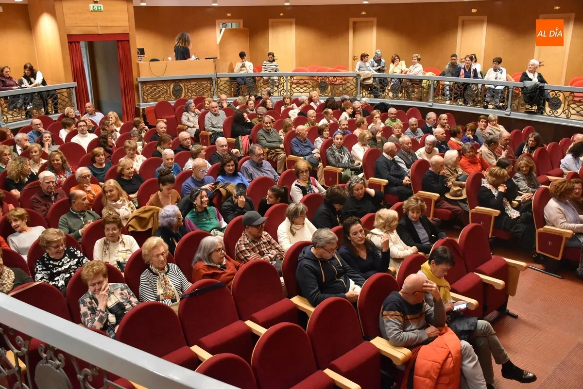 Foto 3 - &lsquo;La Faraona&rsquo; transforma con &eacute;xito el escenario del Teatro en una pe&ntilde;a flamenca