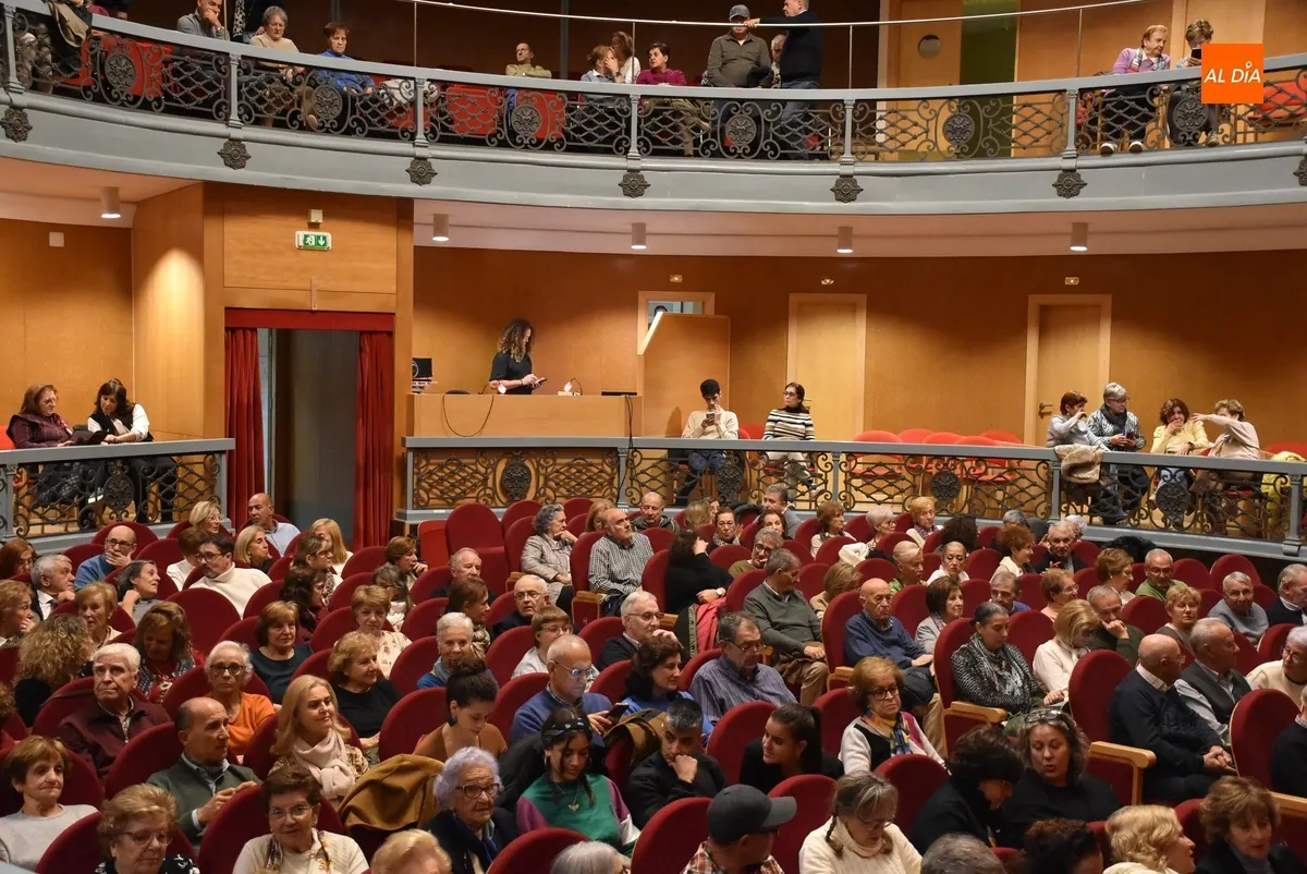 Foto 4 - &lsquo;La Faraona&rsquo; transforma con &eacute;xito el escenario del Teatro en una pe&ntilde;a flamenca