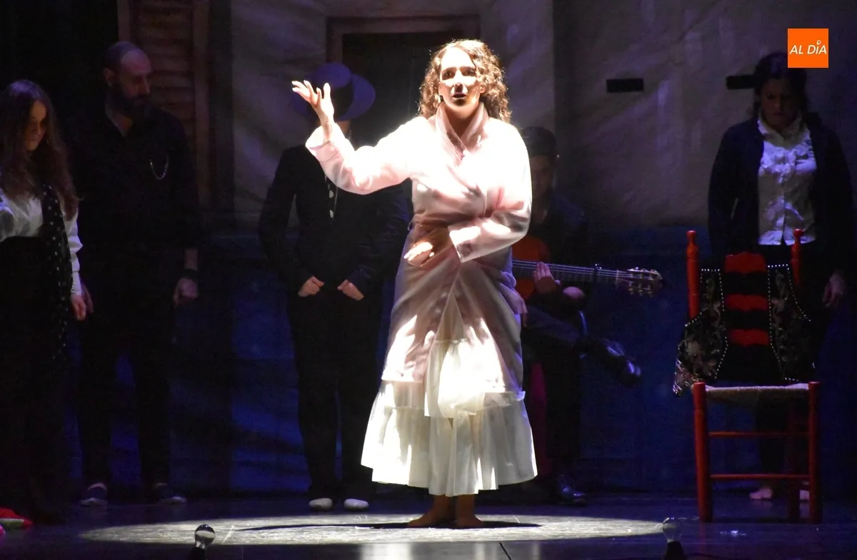 Foto 5 - &lsquo;La Faraona&rsquo; transforma con &eacute;xito el escenario del Teatro en una pe&ntilde;a flamenca