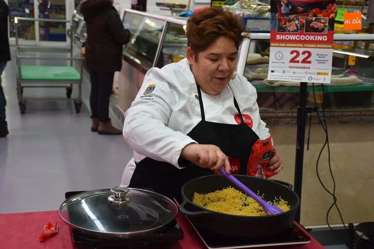 Foto 3 - El Mercado de Abastos alberga un cocinado en directo de la mano de la C&aacute;mara de Comercio