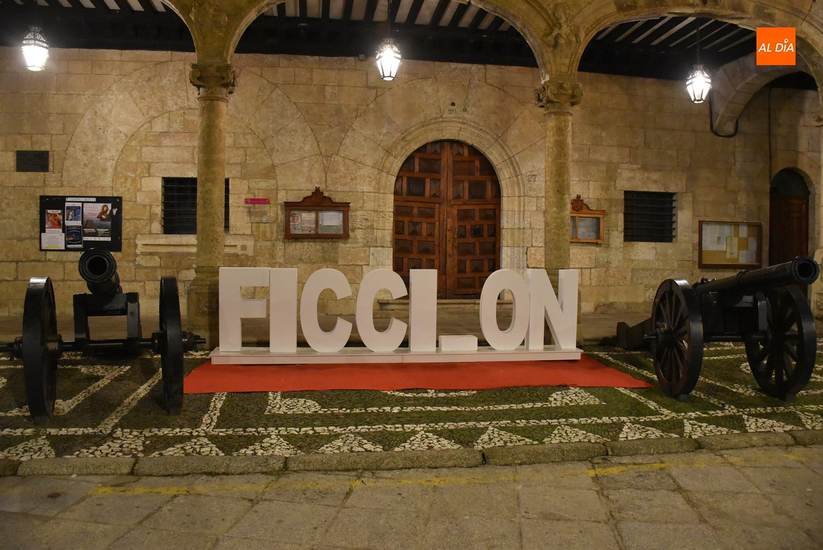 FICCI-ON estrena letrero con su denominación en la Plaza Mayor