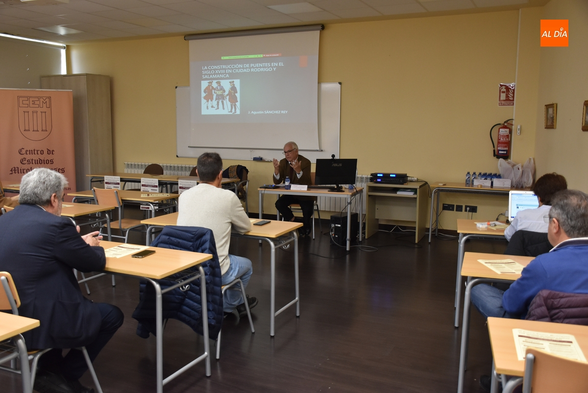Maratoniana jornada de conferencias dentro de las Jornadas del CEM