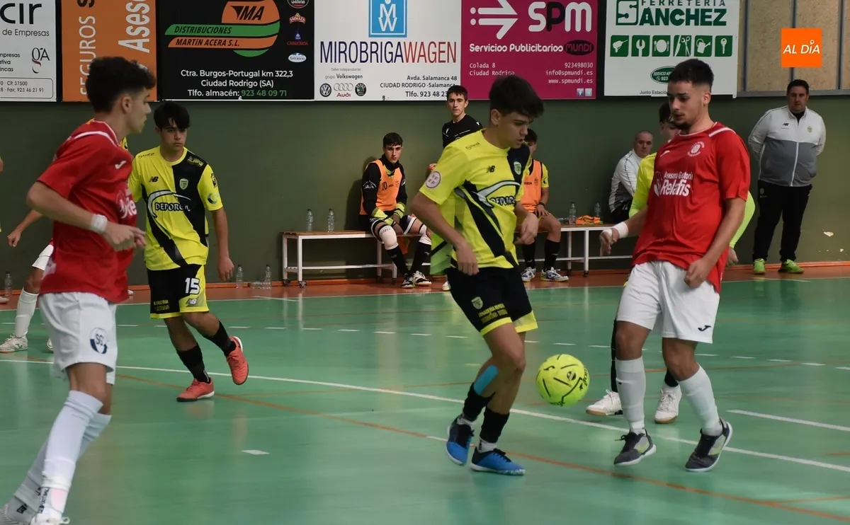 Foto 5 - El III Juvenil sale perdiendo de un intenso intercambio de golpes ante Guardo