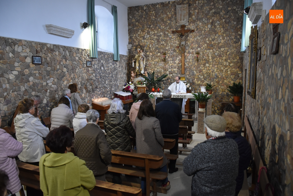 Día pasado por agua para acudir hasta el Cementerio salvo en el tramo final