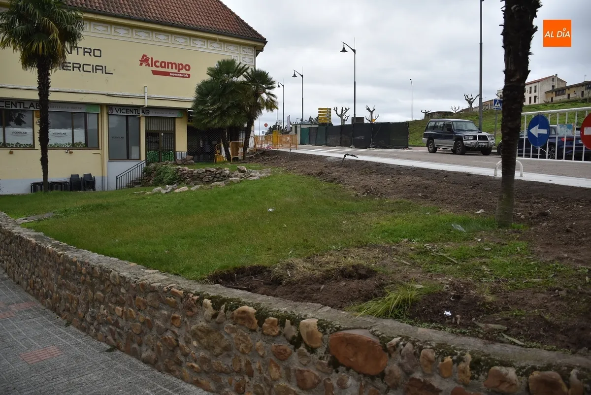 Foto 4 - La nueva acera de la Avenida de Sefarad va tomando forma