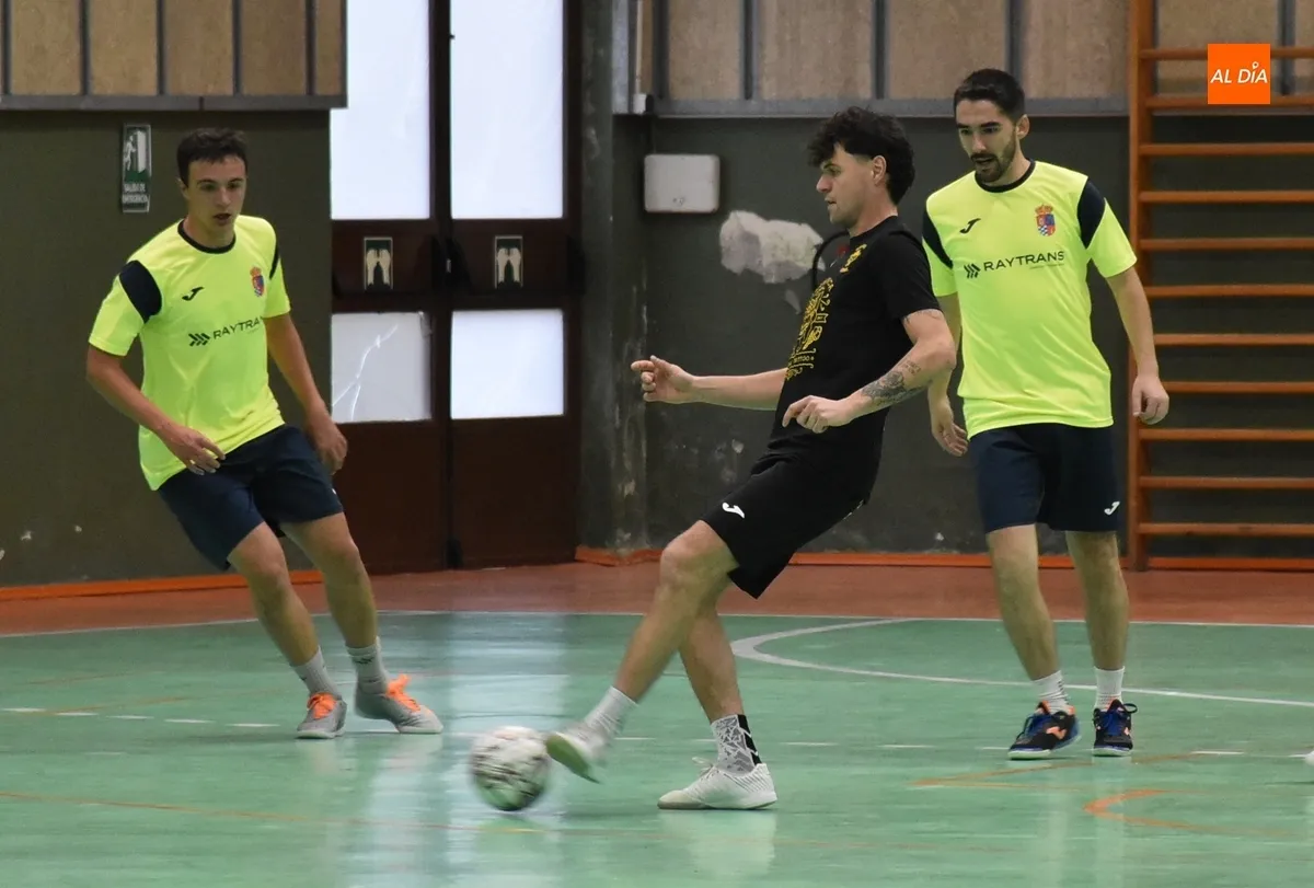 Foto 4 - El Mir&oacute;briga Futsal sigue 1&ordm; de la Liga Futormes tras ganar ante su afici&oacute;n a Navales