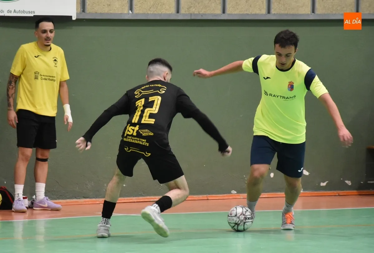 Foto 7 - El Mir&oacute;briga Futsal sigue 1&ordm; de la Liga Futormes tras ganar ante su afici&oacute;n a Navales