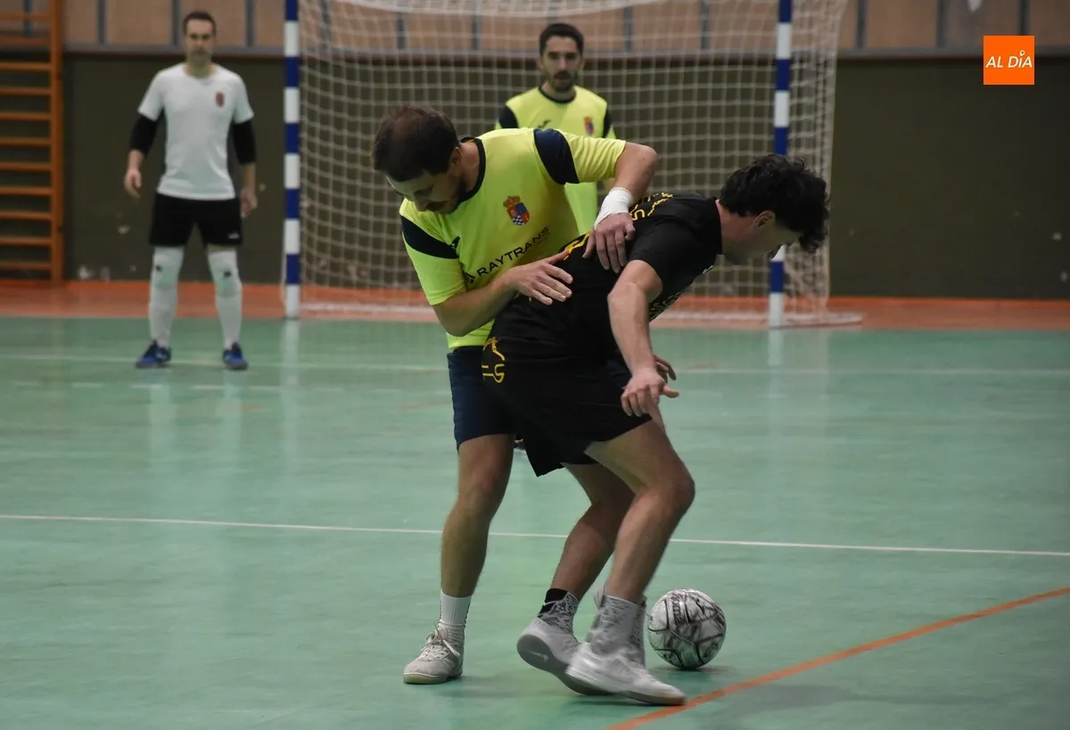 Foto 8 - El Mir&oacute;briga Futsal sigue 1&ordm; de la Liga Futormes tras ganar ante su afici&oacute;n a Navales