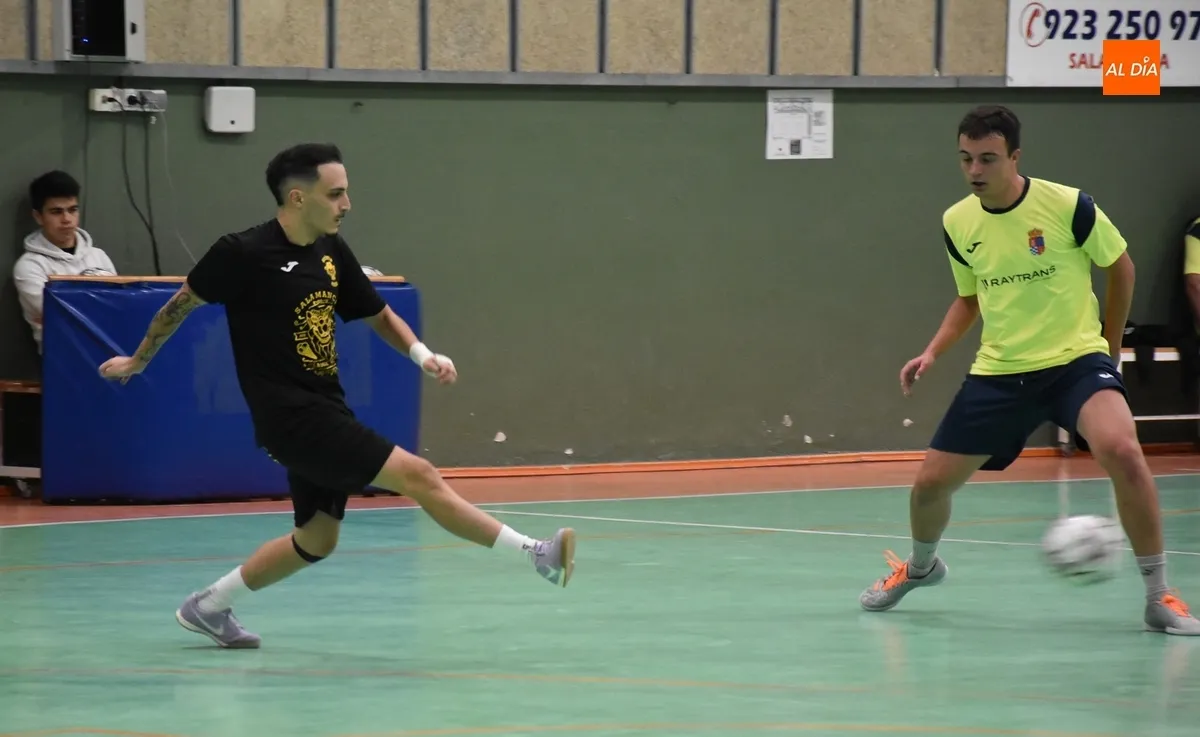 Foto 9 - El Mir&oacute;briga Futsal sigue 1&ordm; de la Liga Futormes tras ganar ante su afici&oacute;n a Navales