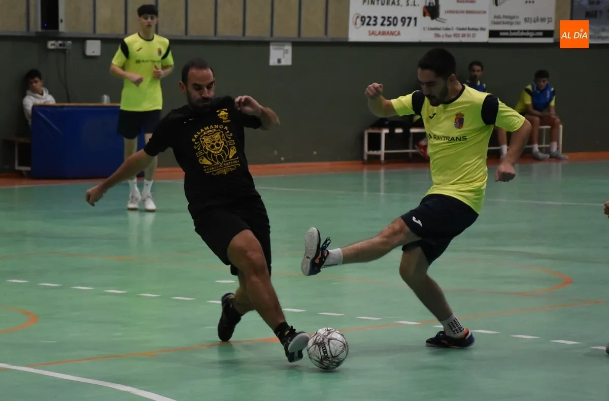 Foto 11 - El Mir&oacute;briga Futsal sigue 1&ordm; de la Liga Futormes tras ganar ante su afici&oacute;n a Navales