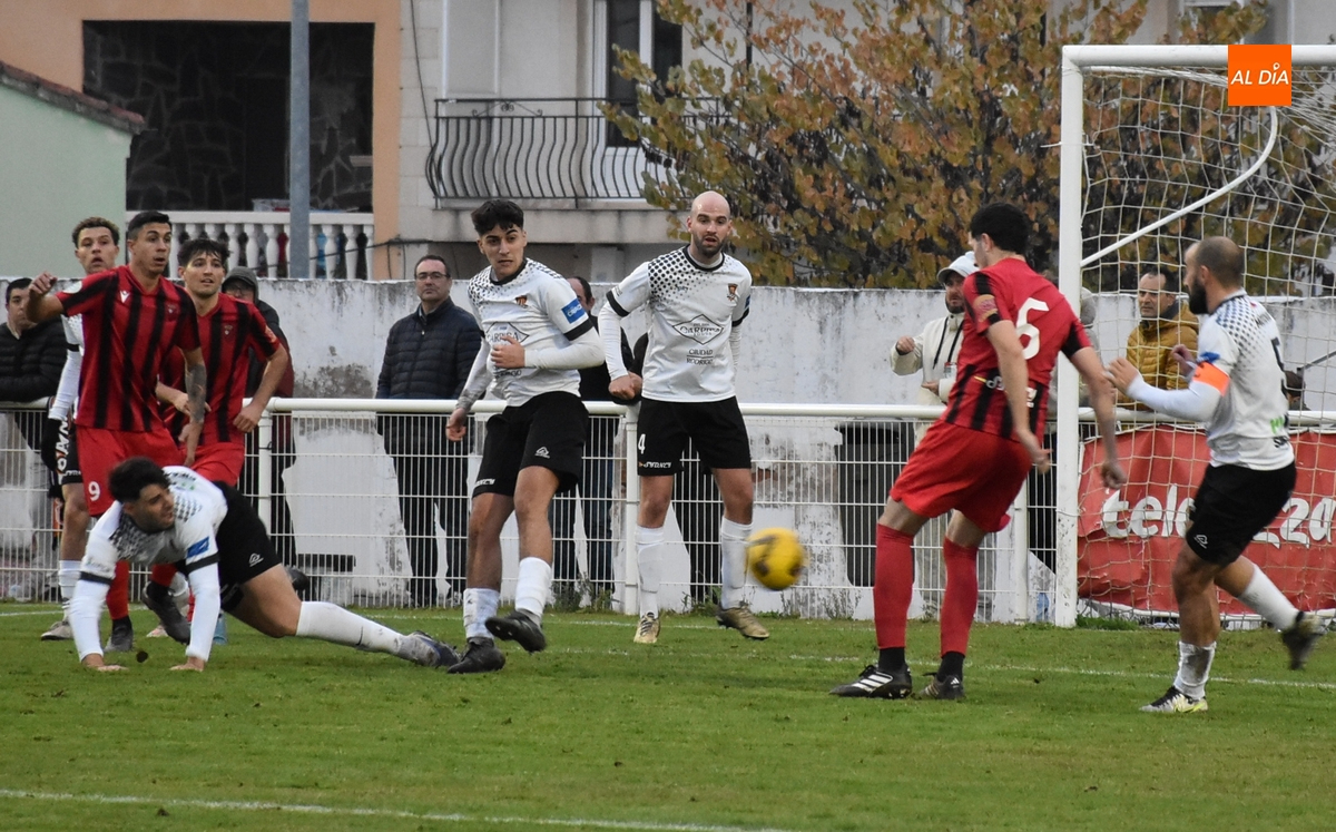 El Ciudad Rodrigo retorna a la senda del triunfo superando por la mínima al Laguna