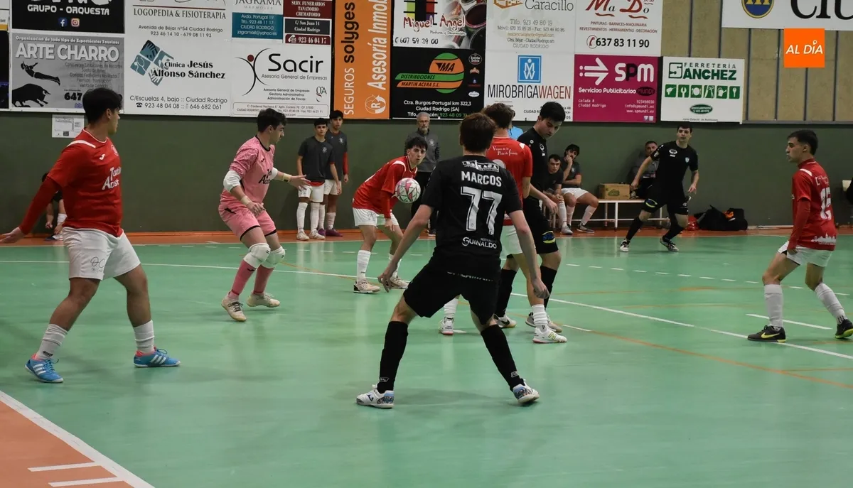 Foto 3 - Ins&oacute;lito 0-0 entre el III Senior y el FS Salamanca B tras un intens&iacute;simo partido