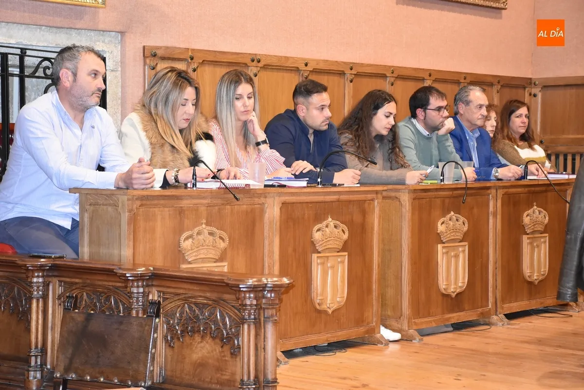 Foto 5 - El Pleno guarda un minuto de silencio y aprueba una moci&oacute;n de PP y PSOE con motivo del 25N