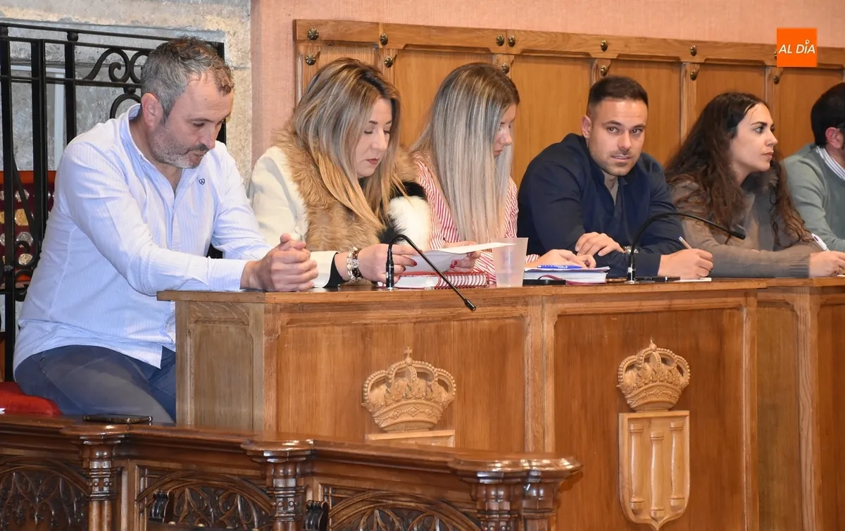 Foto 7 - El Pleno guarda un minuto de silencio y aprueba una moci&oacute;n de PP y PSOE con motivo del 25N
