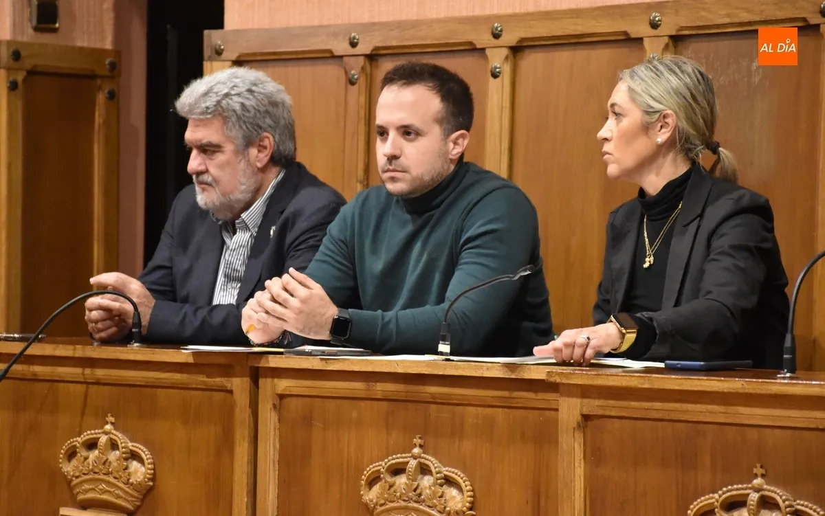 Foto 9 - El Pleno guarda un minuto de silencio y aprueba una moci&oacute;n de PP y PSOE con motivo del 25N