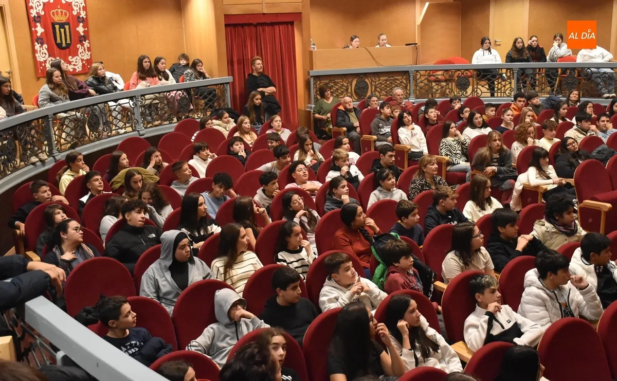 Foto 7 - Escolares de Secundaria se acercan a Don Quijote de la mano de Teatro de Poniente
