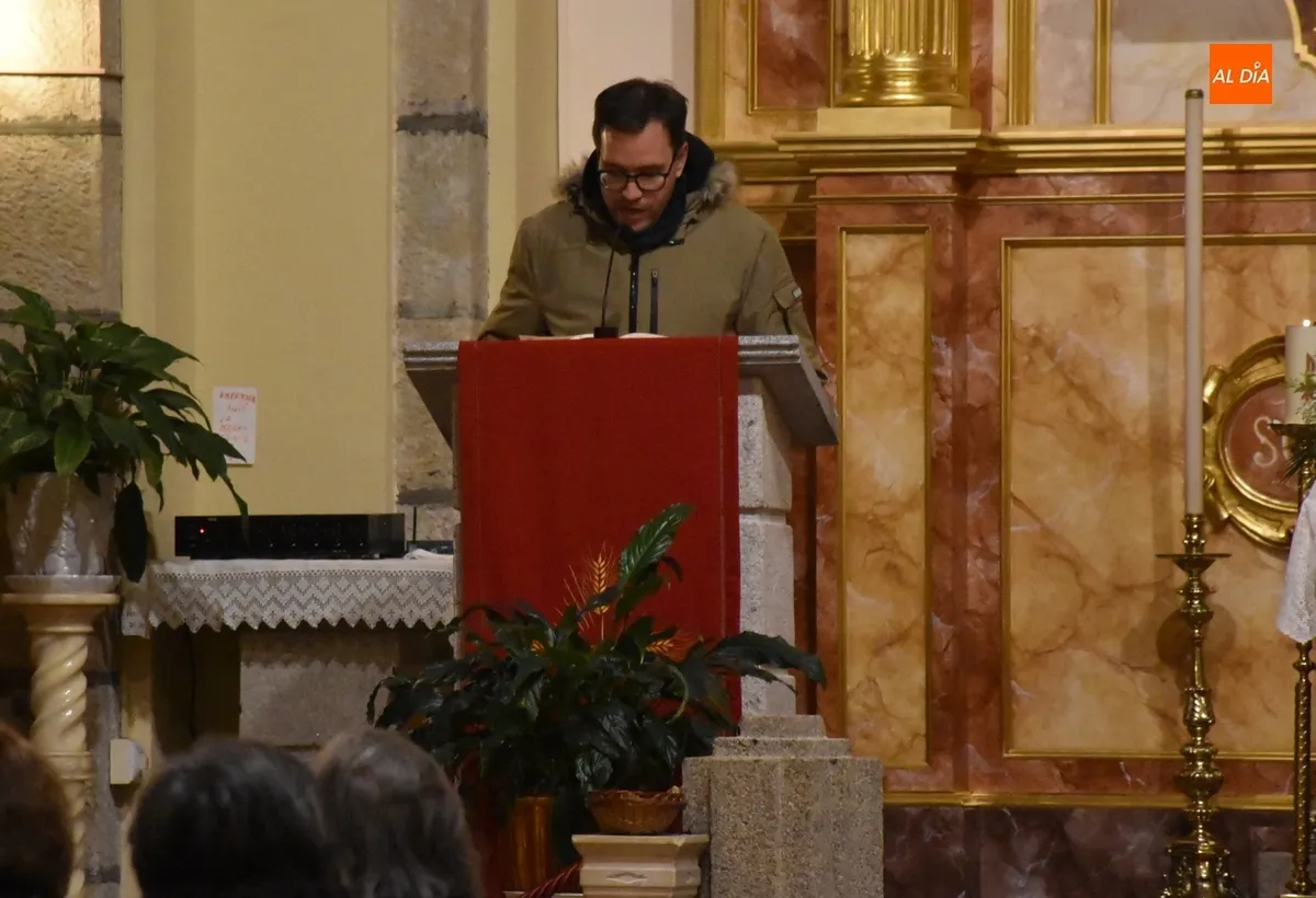 Foto 3 - Manos Unidas remarca con velas su compromiso con la esperanza, la fraternidad y el amor