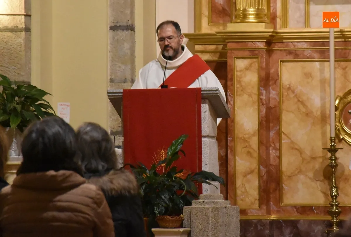 Foto 4 - Manos Unidas remarca con velas su compromiso con la esperanza, la fraternidad y el amor