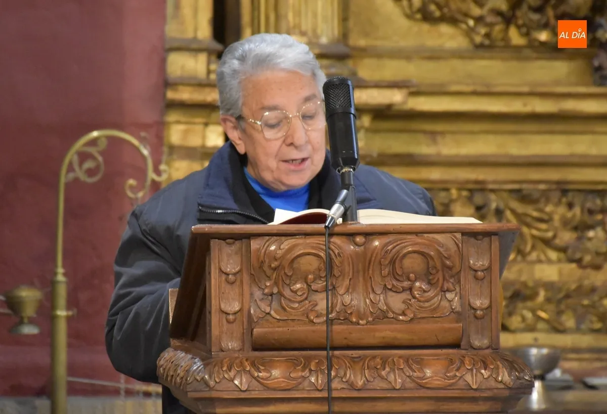 Foto 10 - Arranca, estrenando vara de Mayordom&iacute;a, la novena en honor a la Virgen de la Medalla Milagrosa