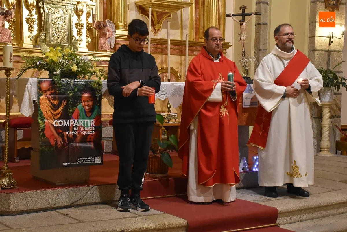 Foto 9 - Manos Unidas remarca con velas su compromiso con la esperanza, la fraternidad y el amor
