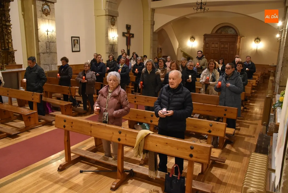 Foto 11 - Manos Unidas remarca con velas su compromiso con la esperanza, la fraternidad y el amor