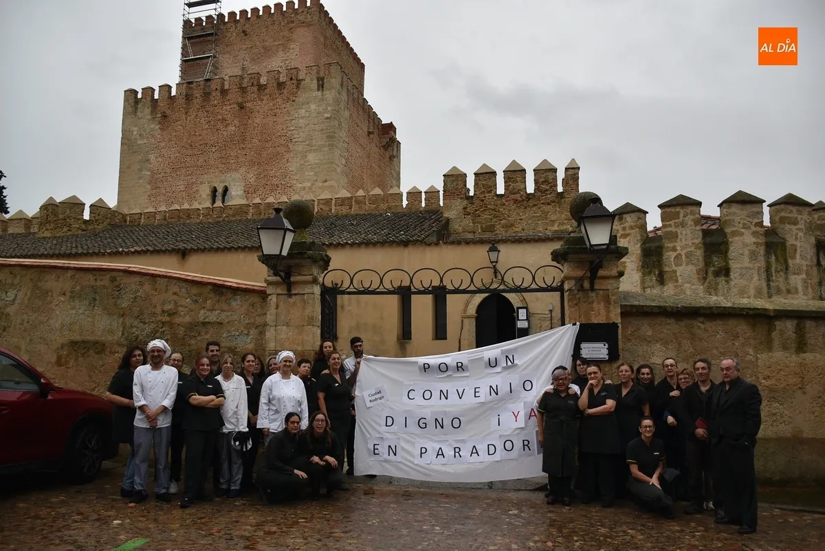 Foto 2 - Trabajadores del Parador mirobrigense se suman a la protesta nacional por un convenio digno