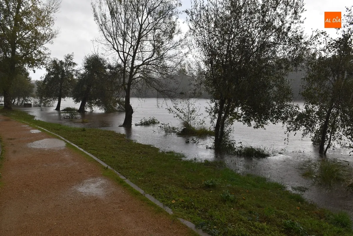 Foto 5 - El &Aacute;gueda pas&oacute; durante la madrugada de 4 a 200 metros c&uacute;bicos por segundo de caudal