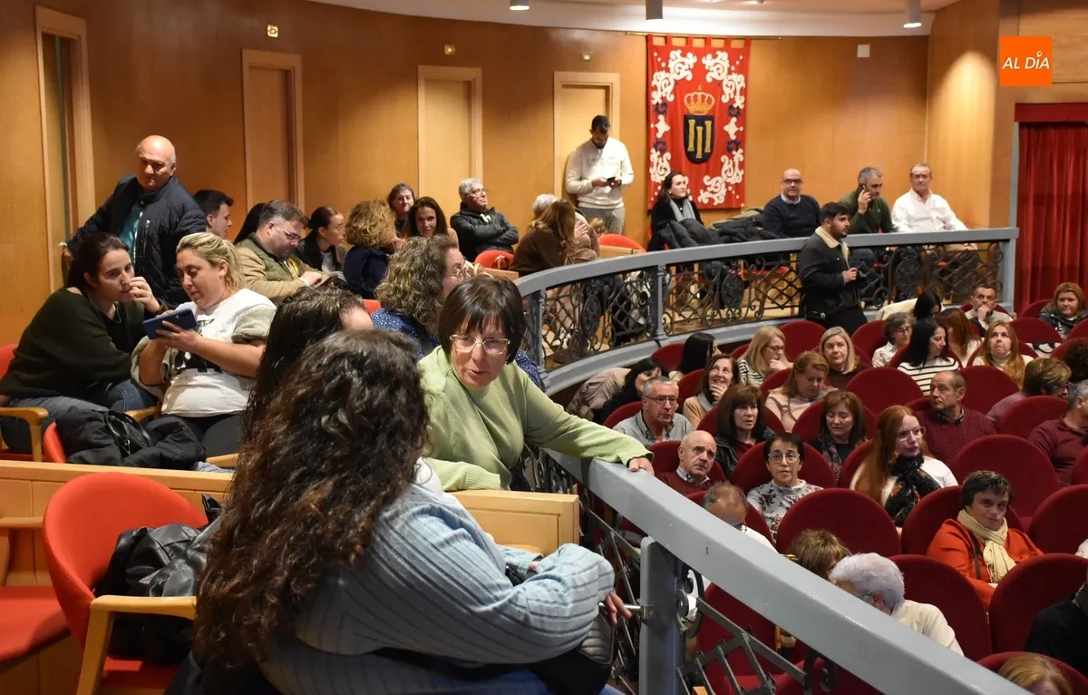 Foto 5 - Gran expectaci&oacute;n por la charla abierta impartida por Sof&iacute;a Cristo