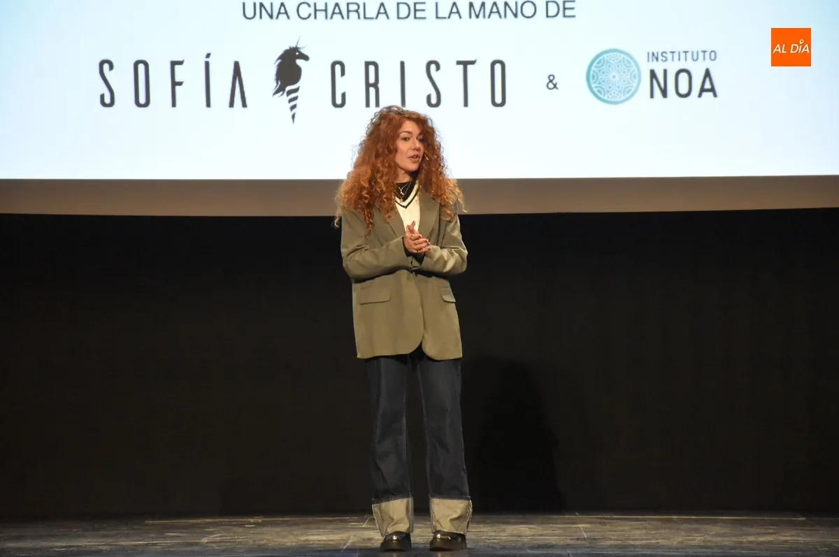 Foto 9 - Gran expectaci&oacute;n por la charla abierta impartida por Sof&iacute;a Cristo