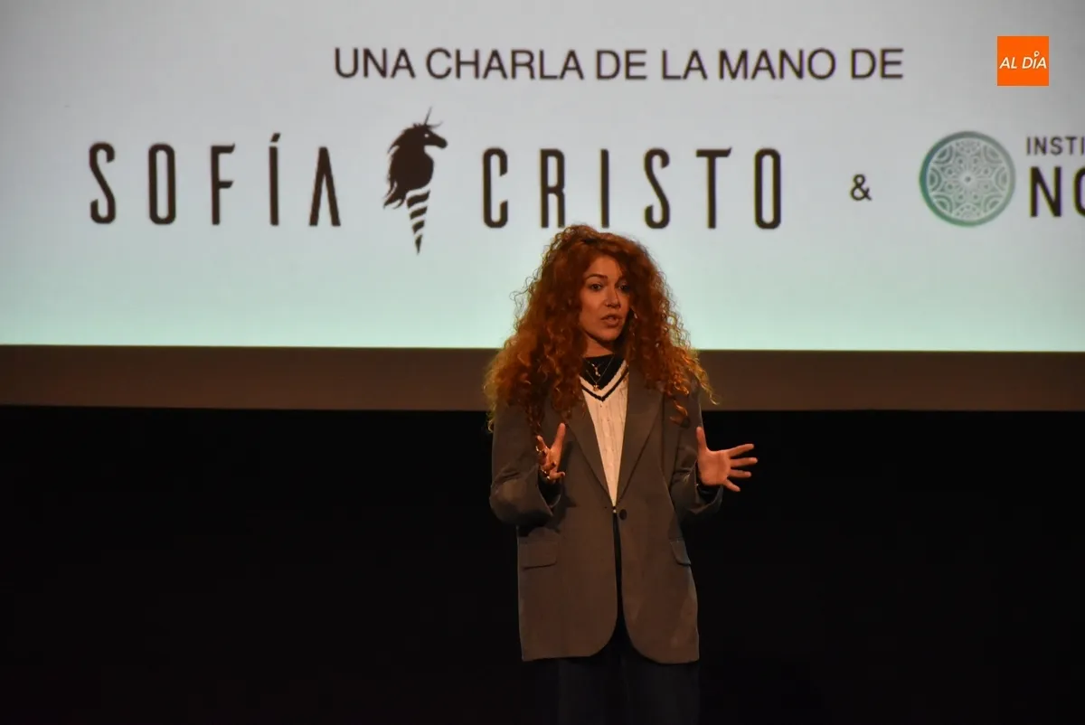 Foto 10 - Gran expectaci&oacute;n por la charla abierta impartida por Sof&iacute;a Cristo