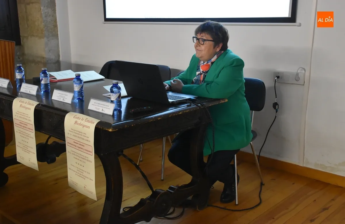 Foto 3 - Josefa Montero ingresa en el CEM desgranando la figura de D&aacute;maso Ledesma