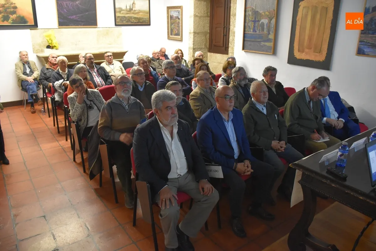 Foto 5 - Josefa Montero ingresa en el CEM desgranando la figura de D&aacute;maso Ledesma