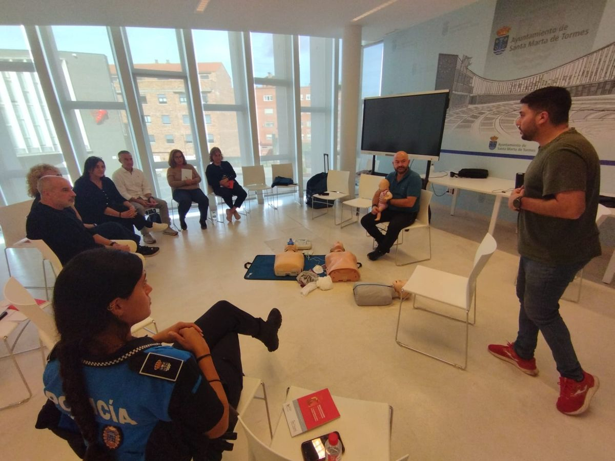 El Ayuntamiento de Santa Marta, nuevo espacio cardioprotegido