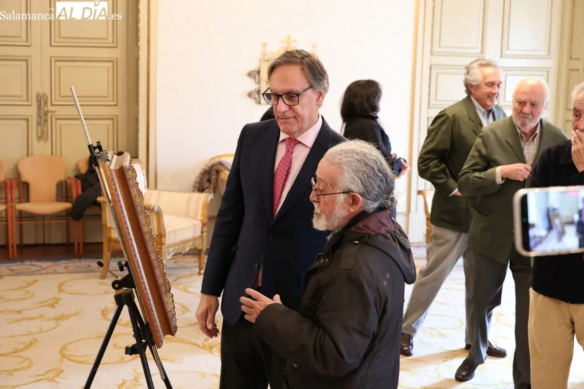  Carbayo, recibe la donación de un cuadro de Miguel de Unamuno, obra de Jerónimo Prieto, por parte de Manuel García Conde | FOTOS: David Sañudo 