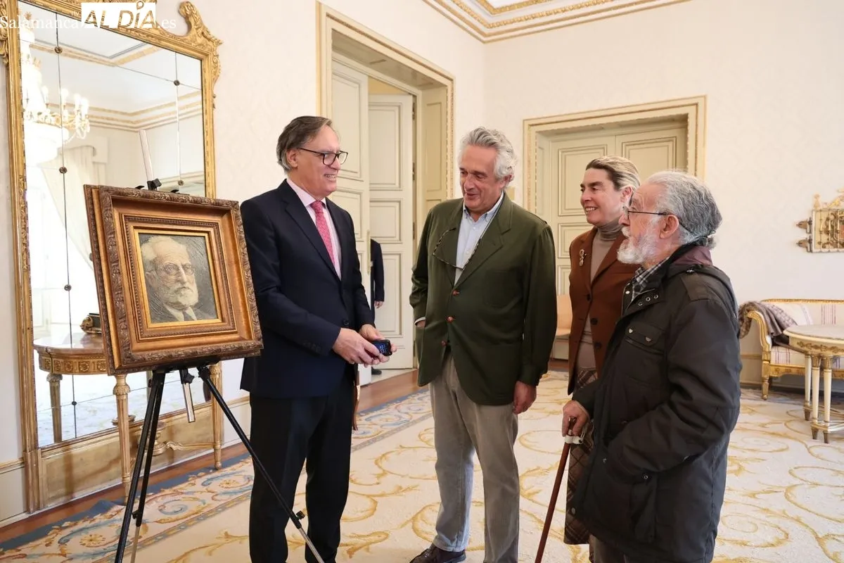 Carbayo, recibe la donación de un cuadro de Miguel de Unamuno, obra de Jerónimo Prieto, por parte de Manuel García Conde | FOTOS: David Sañudo 