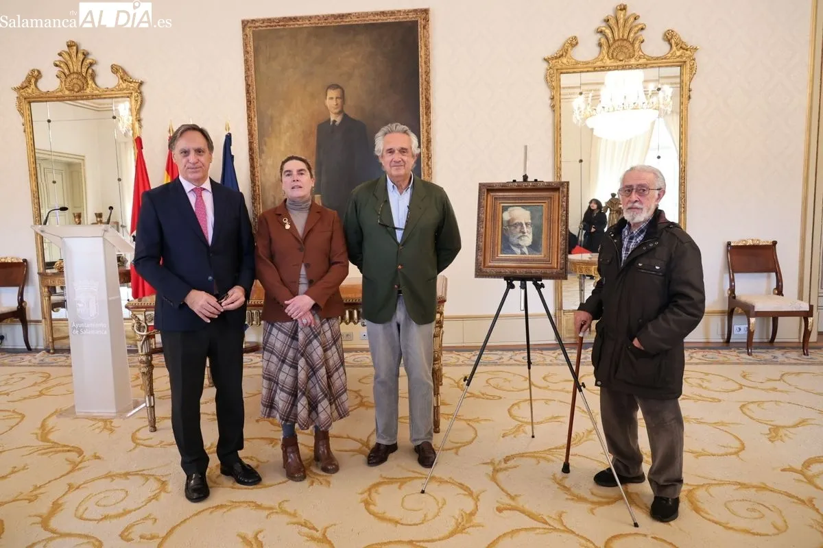  Carbayo, recibe la donación de un cuadro de Miguel de Unamuno, obra de Jerónimo Prieto, por parte de Manuel García Conde | FOTOS: David Sañudo 