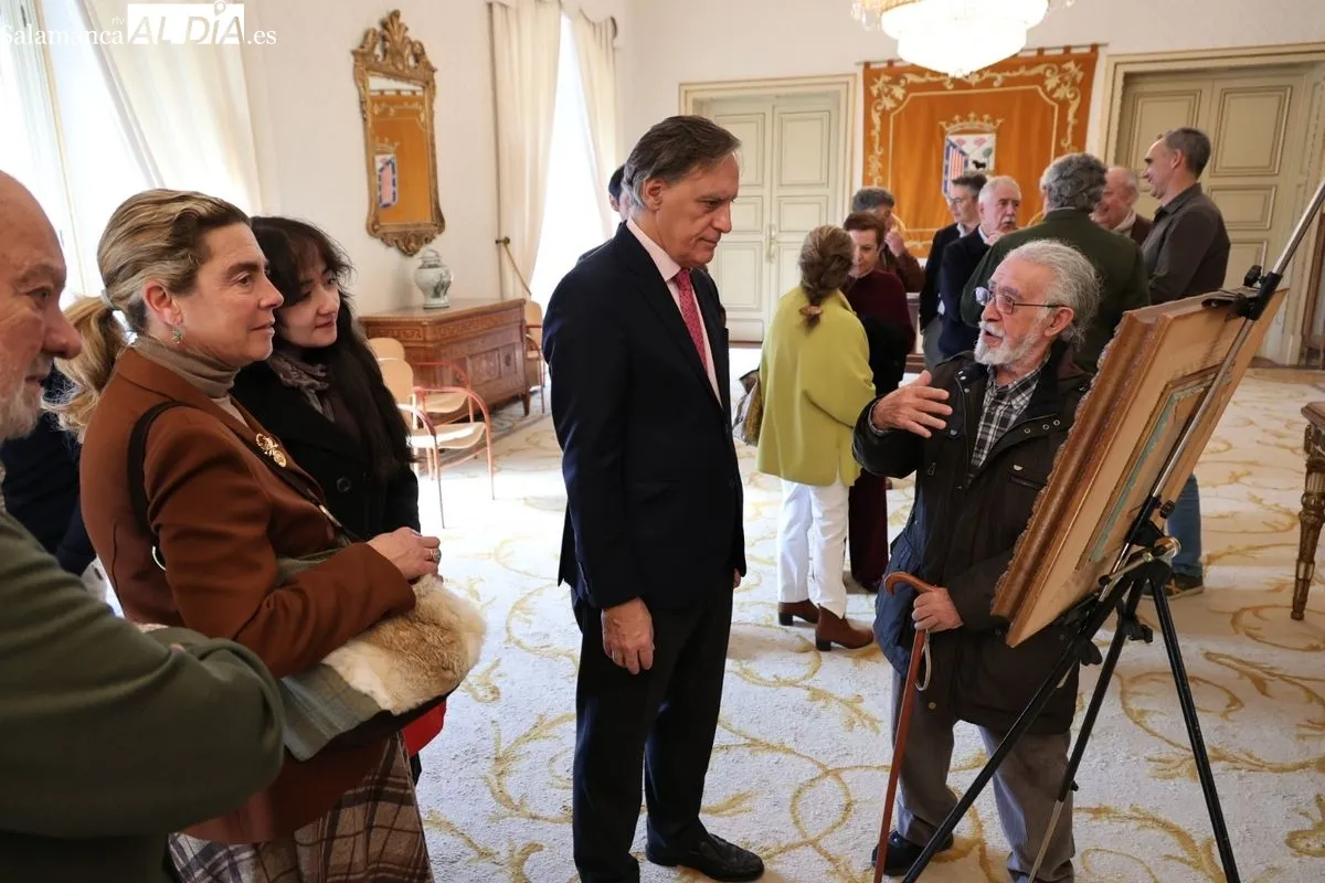 Carbayo, recibe la donación de un cuadro de Miguel de Unamuno, obra de Jerónimo Prieto, por parte de Manuel García Conde | FOTOS: David Sañudo 